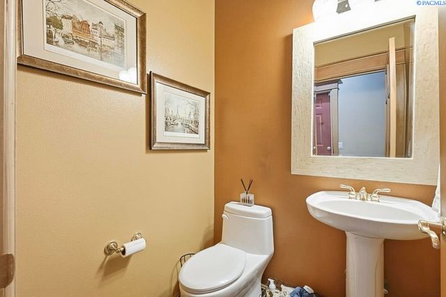 620 SE Edge Knoll Drive, Pullman, WA 99163