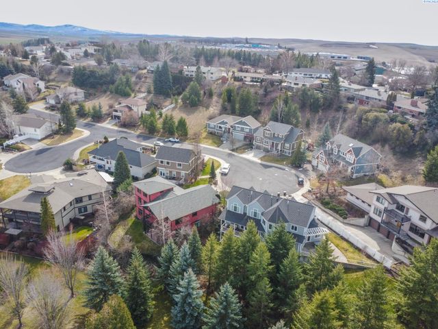 620 SE Edge Knoll Drive, Pullman, WA 99163
