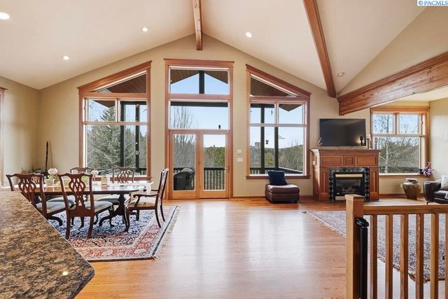 620 SE Edge Knoll Drive, Pullman, WA 99163