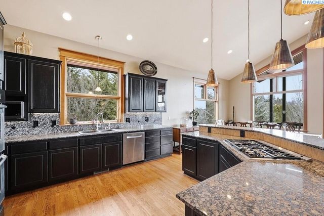 620 SE Edge Knoll Drive, Pullman, WA 99163