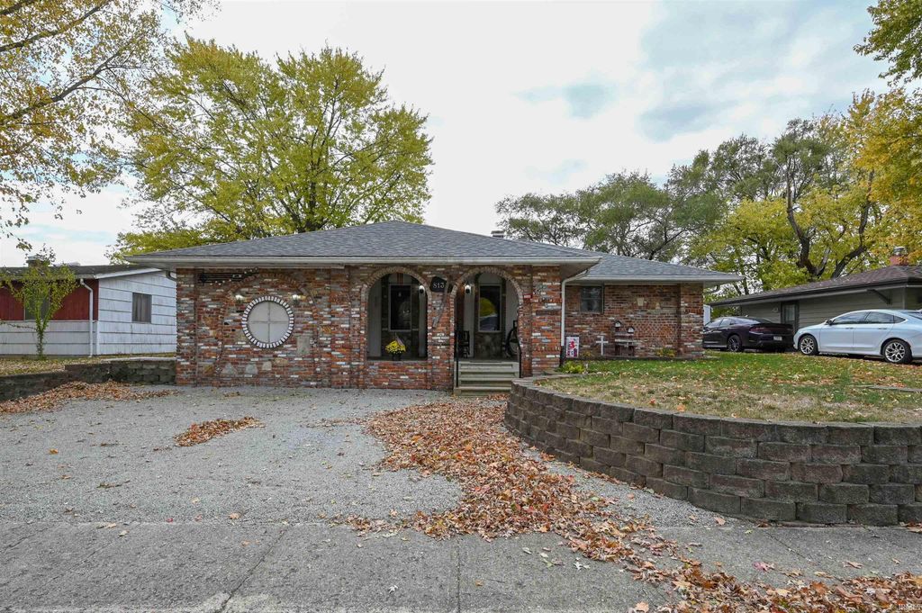 813 TOMAHAWK Boulevard, Kokomo, IN 46902