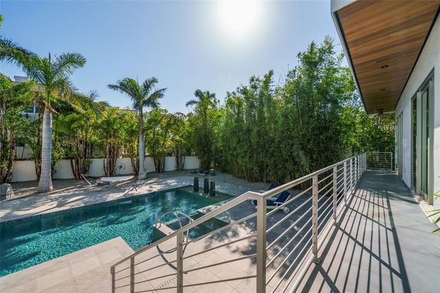 1365 HARBOR DRIVE, Sarasota, FL 34239