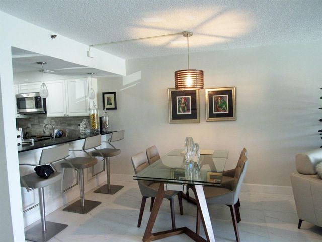 21 Royal Palm Way 2020, Boca Raton, FL 33432