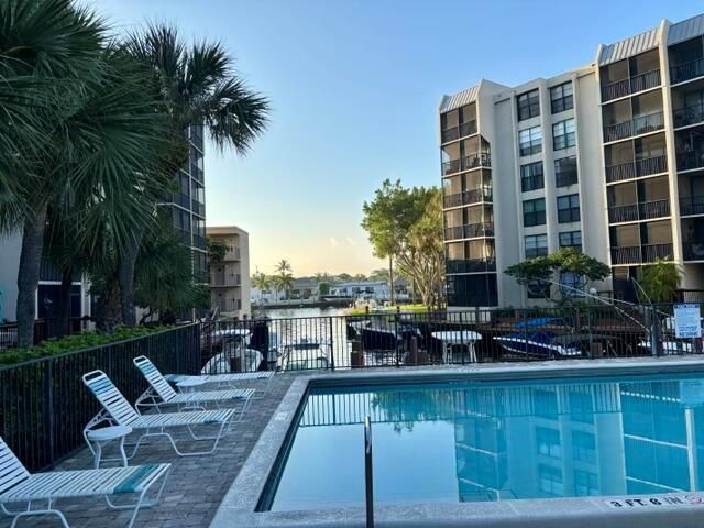 21 Royal Palm Way 2020, Boca Raton, FL 33432
