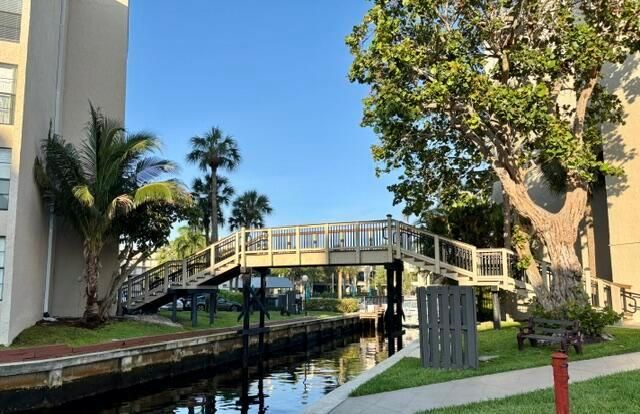 21 Royal Palm Way 2020, Boca Raton, FL 33432