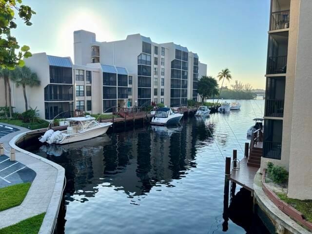 21 Royal Palm Way 2020, Boca Raton, FL 33432