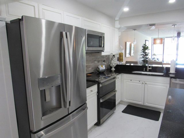 21 Royal Palm Way 2020, Boca Raton, FL 33432