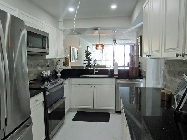 21 Royal Palm Way 2020, Boca Raton, FL 33432