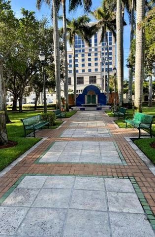 21 Royal Palm Way 2020, Boca Raton, FL 33432