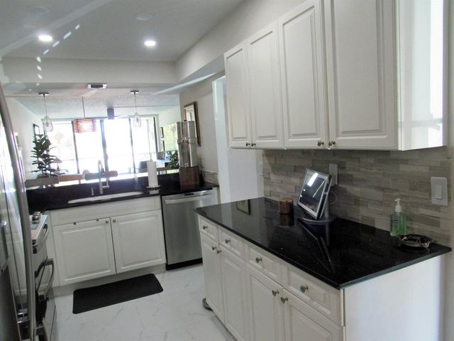 21 Royal Palm Way 2020, Boca Raton, FL 33432