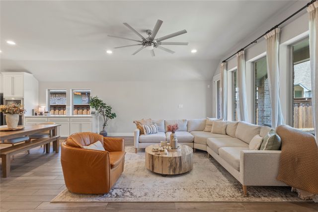 921 Queens Lake Trail, Mckinney, TX 75071