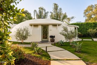 1097 S Los Robles Avenue, Pasadena, CA 91106