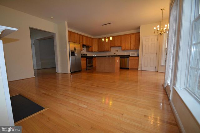 325 WINTER WALK DR, Gaithersburg, MD 20878