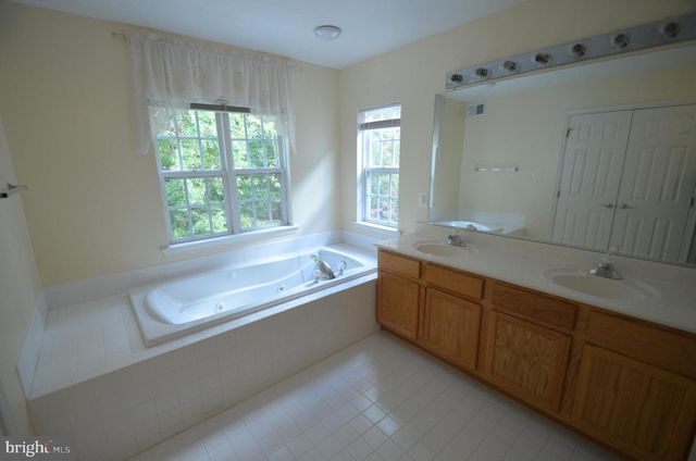 325 WINTER WALK DR, Gaithersburg, MD 20878