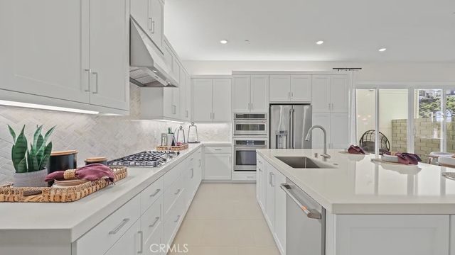 27320 Fox Den Place, Valencia, CA 91381