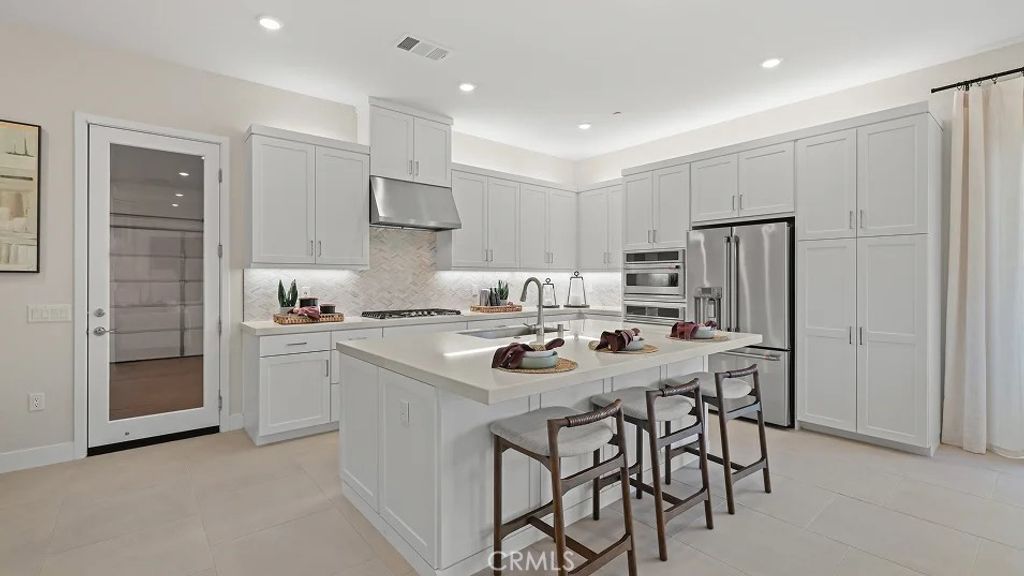 27320 Fox Den Place, Valencia, CA 91381