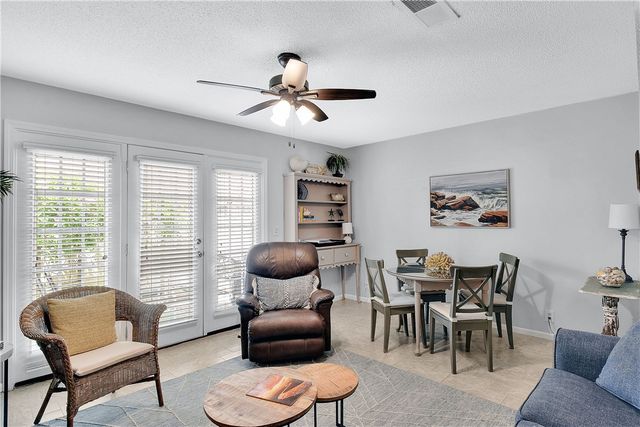 425 Magnolia Ave C, St Simons Island, GA 31522