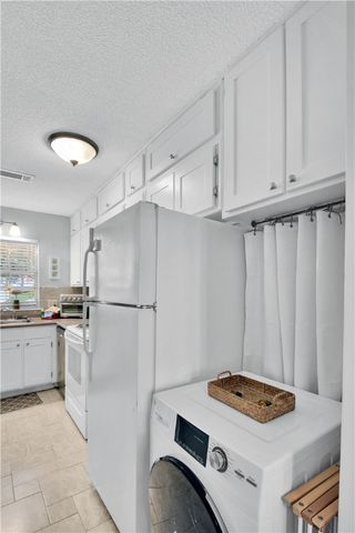 425 Magnolia Ave C, St Simons Island, GA 31522