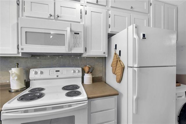 425 Magnolia Ave C, St Simons Island, GA 31522