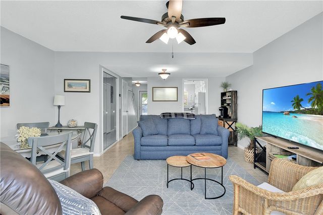 425 Magnolia Ave C, St Simons Island, GA 31522