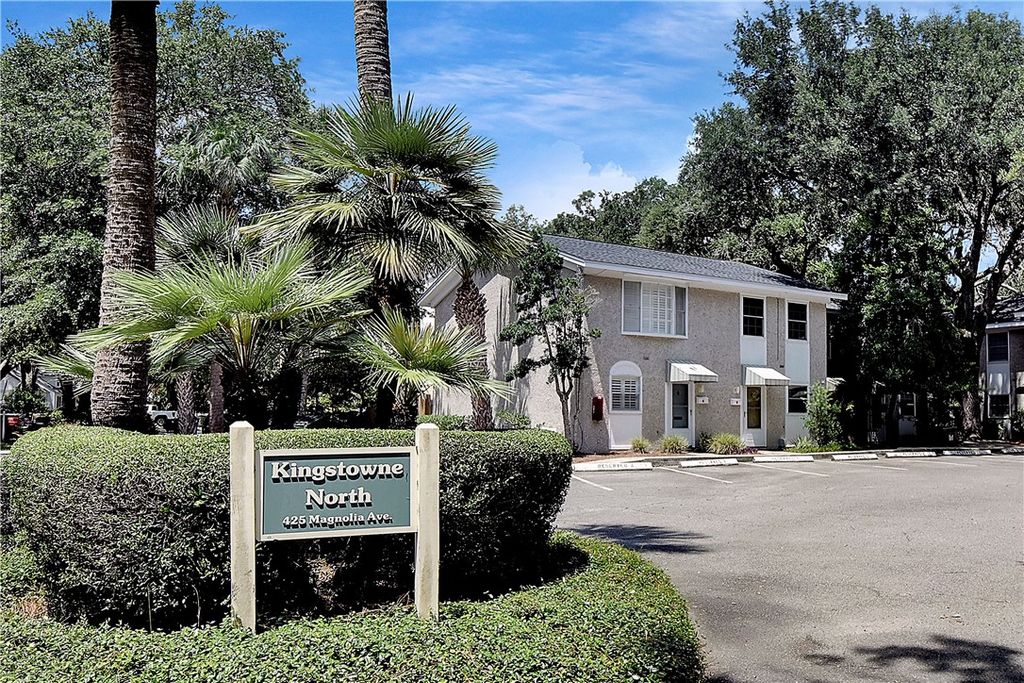 425 Magnolia Ave C, St Simons Island, GA 31522