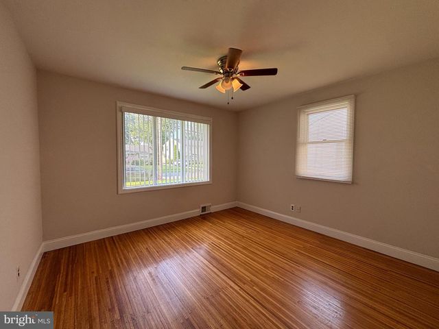 147 RUSSELL AVE, Barrington, NJ 08007