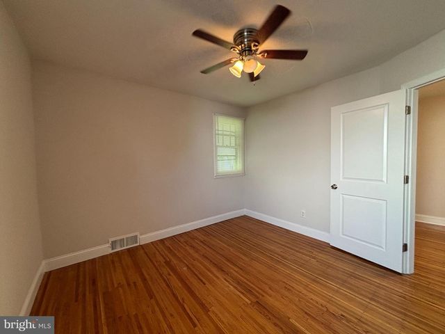 147 RUSSELL AVE, Barrington, NJ 08007