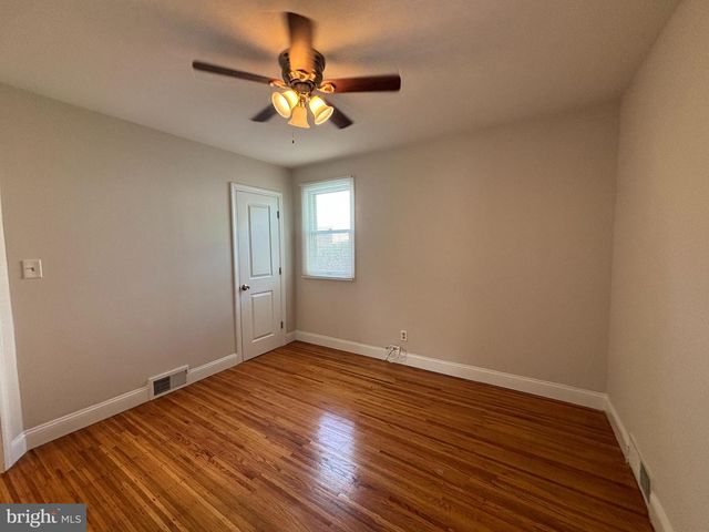 147 RUSSELL AVE, Barrington, NJ 08007