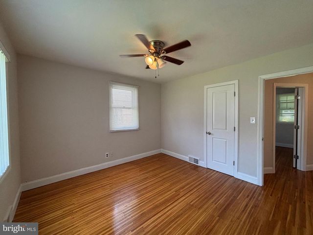 147 RUSSELL AVE, Barrington, NJ 08007