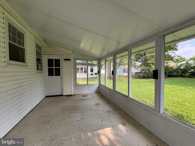 147 RUSSELL AVE, Barrington, NJ 08007