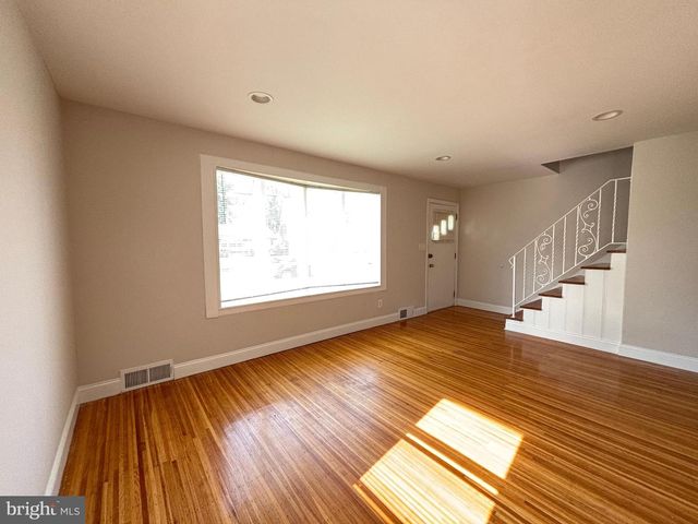147 RUSSELL AVE, Barrington, NJ 08007