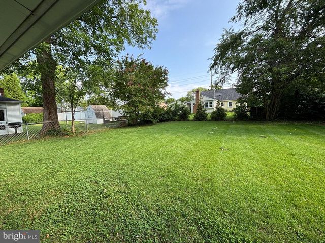 147 RUSSELL AVE, Barrington, NJ 08007