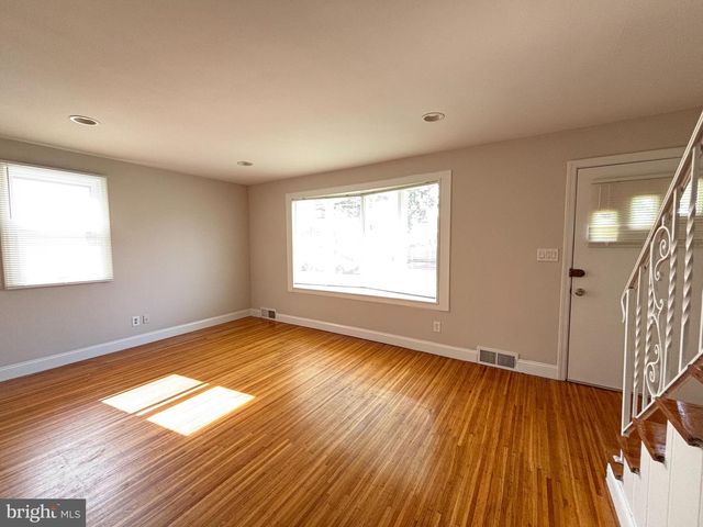 147 RUSSELL AVE, Barrington, NJ 08007