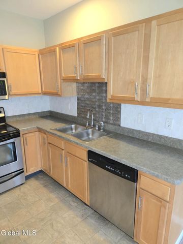 305 Worthington Terrace, North Greenbush, NY 12198