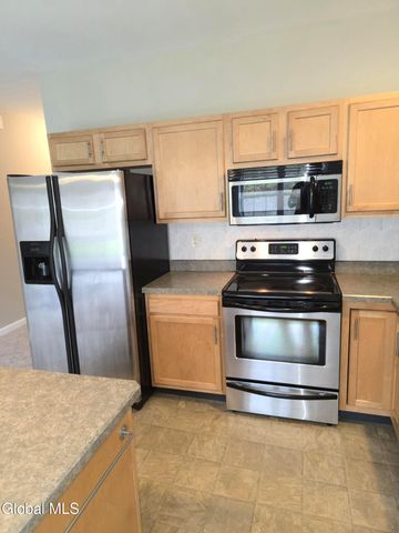 305 Worthington Terrace, North Greenbush, NY 12198