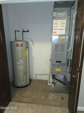 305 Worthington Terrace, North Greenbush, NY 12198