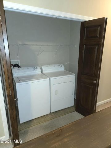 305 Worthington Terrace, North Greenbush, NY 12198