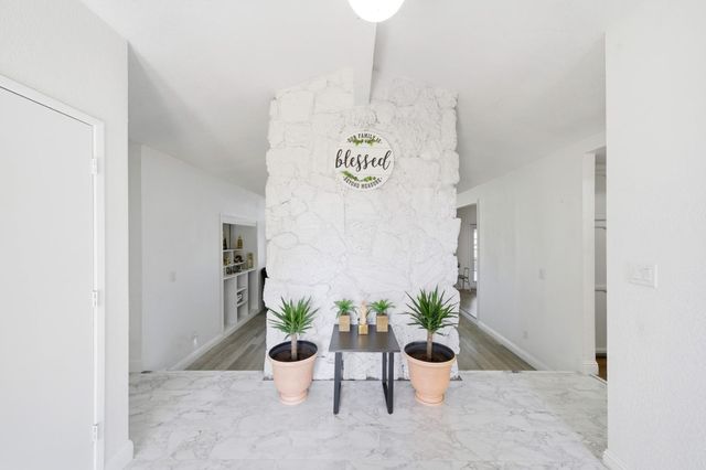 12301 E Jahant Rd, Acampo, CA 95220