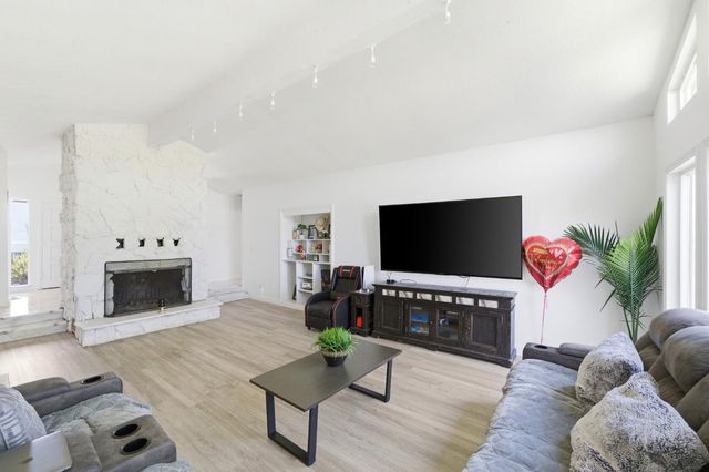 12301 E Jahant Rd, Acampo, CA 95220