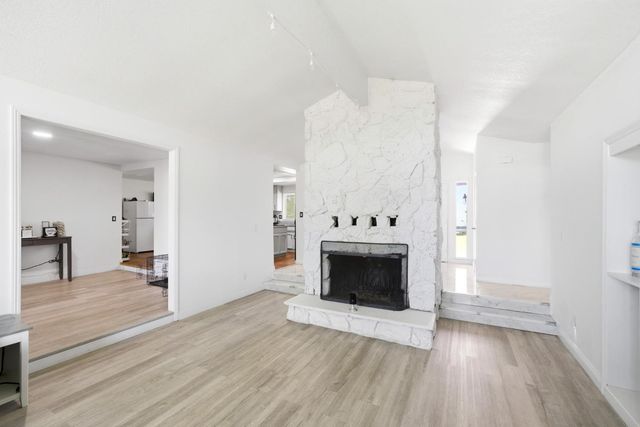 12301 E Jahant Rd, Acampo, CA 95220
