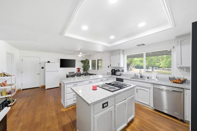 12301 E Jahant Rd, Acampo, CA 95220