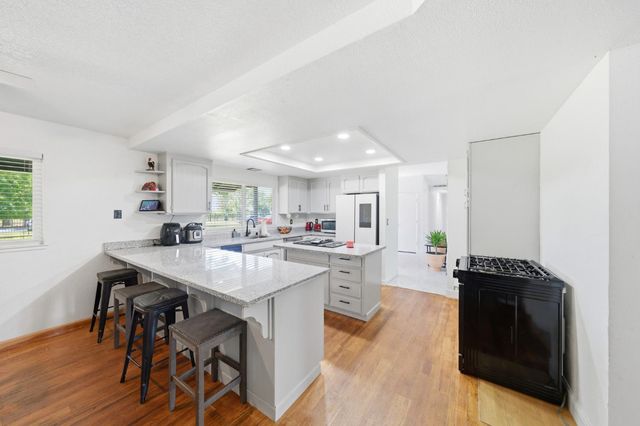 12301 E Jahant Rd, Acampo, CA 95220