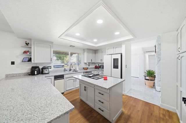 12301 E Jahant Rd, Acampo, CA 95220