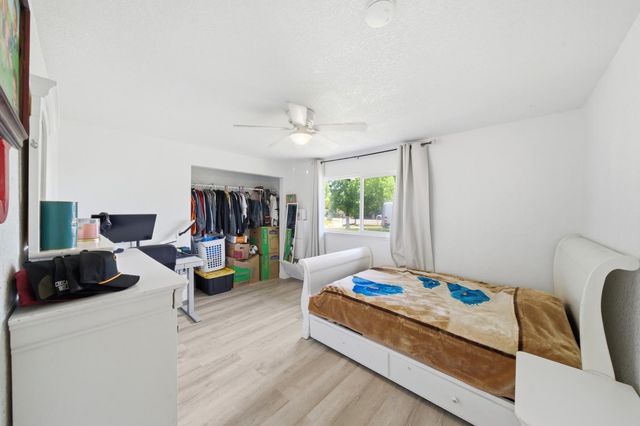 12301 E Jahant Rd, Acampo, CA 95220
