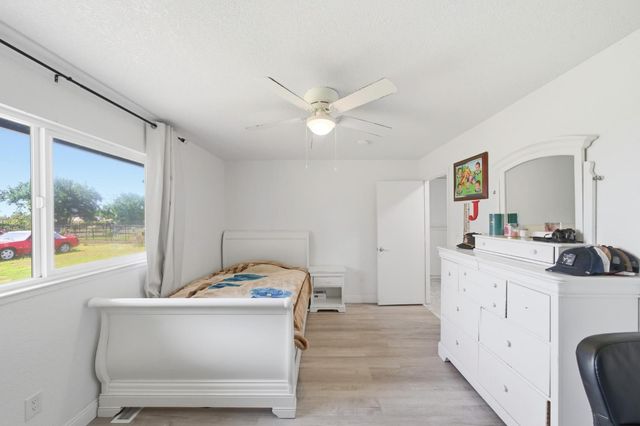 12301 E Jahant Rd, Acampo, CA 95220