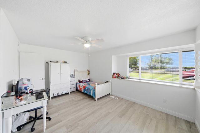 12301 E Jahant Rd, Acampo, CA 95220