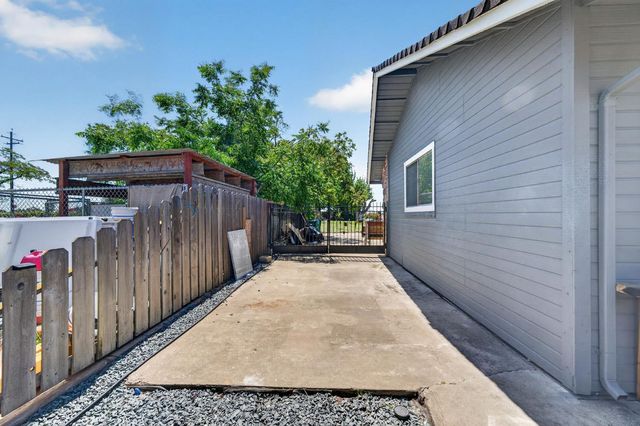12301 E Jahant Rd, Acampo, CA 95220