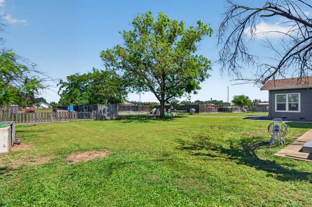 12301 E Jahant Rd, Acampo, CA 95220
