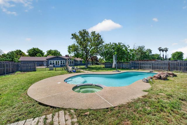 12301 E Jahant Rd, Acampo, CA 95220