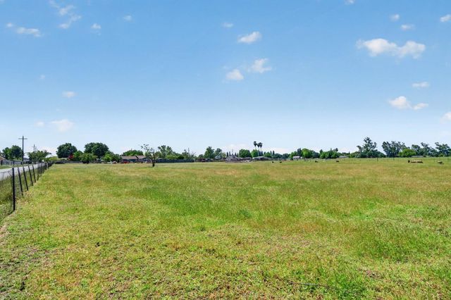 12301 E Jahant Rd, Acampo, CA 95220